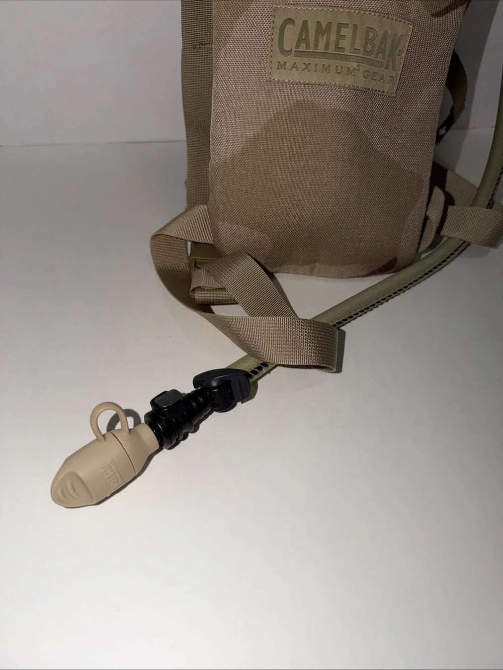 CamelBak Maximum Gear 2L 70oz Desert Camo Water Hydration Pack W/ Bladder